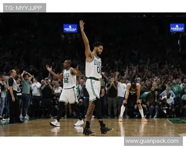 密尔沃基雄鹿VS对手的精彩对决回顾与分析